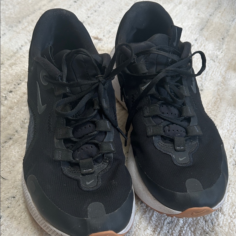 Women’s Nike react escape sneaker
